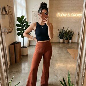 Athleta Yoga Athletic Workout High Waisted Flare Leggings Pockets Brown Medium